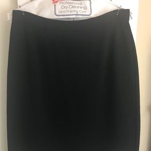 St. John Basic 23" knit Skirt